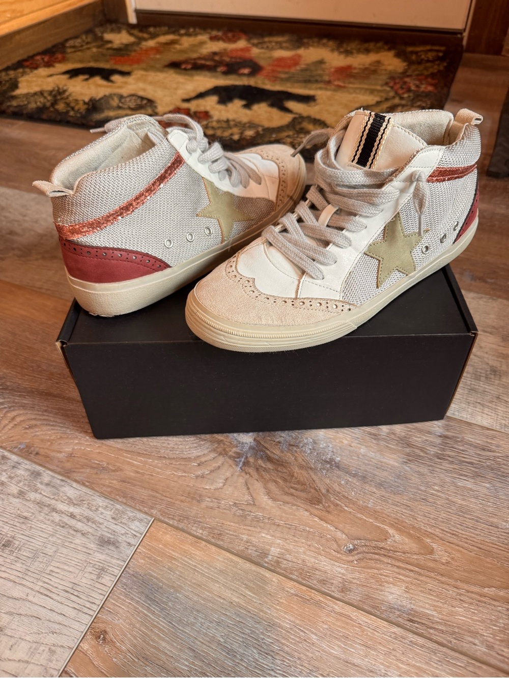Shushop Pasadena - Burgundy and White Woman’s Sneakers